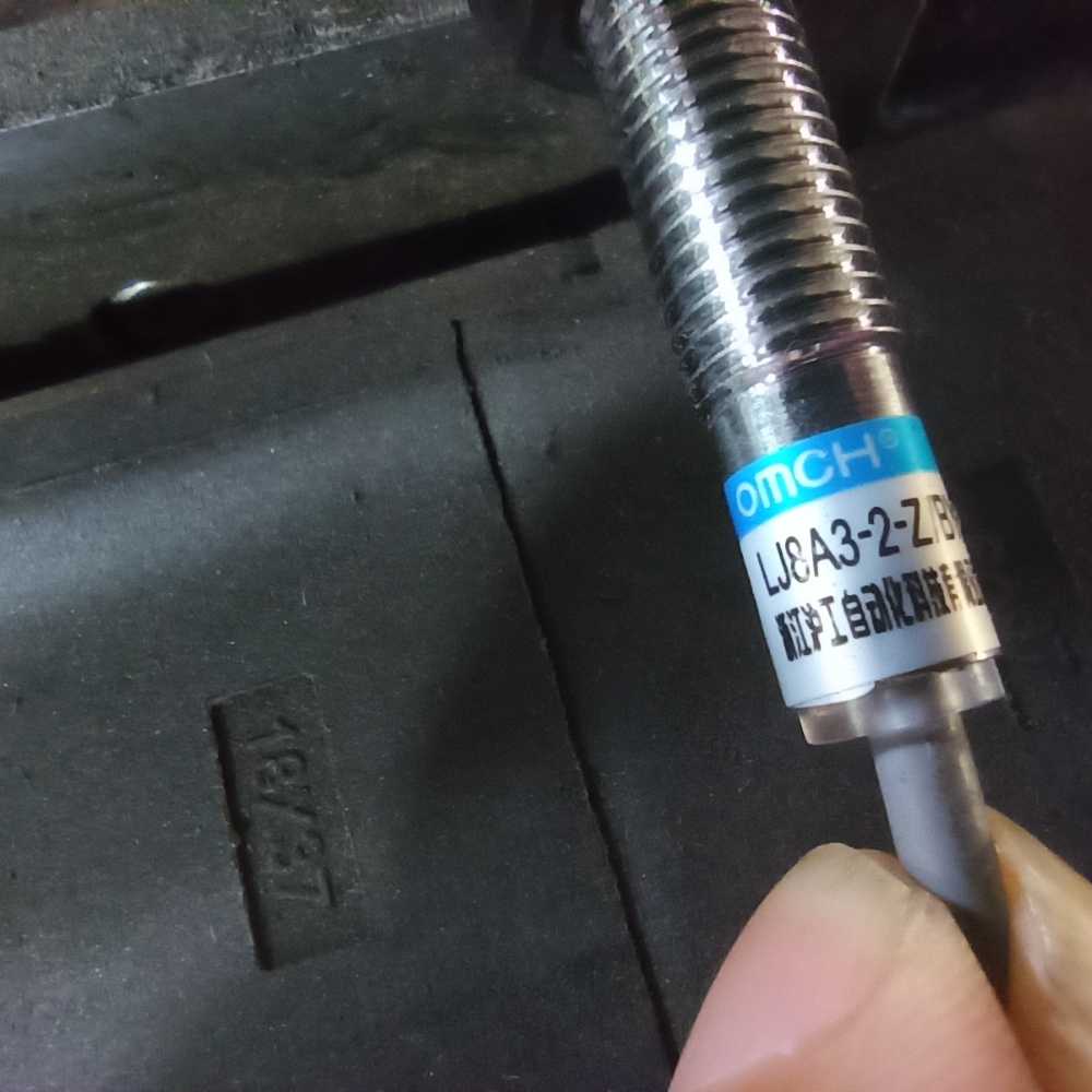 沪工 接近开关 LJ8A3-2-Z/BY PNP常开 2mm